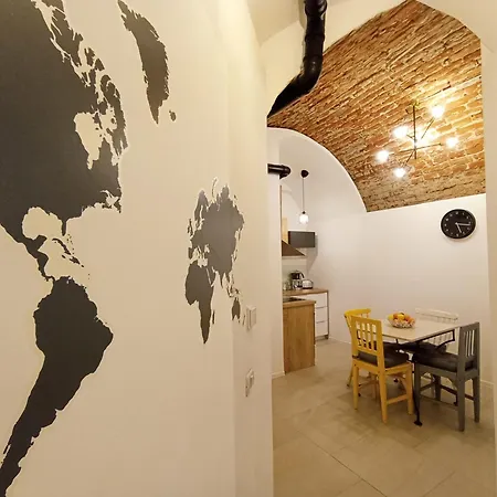Art Apartment *